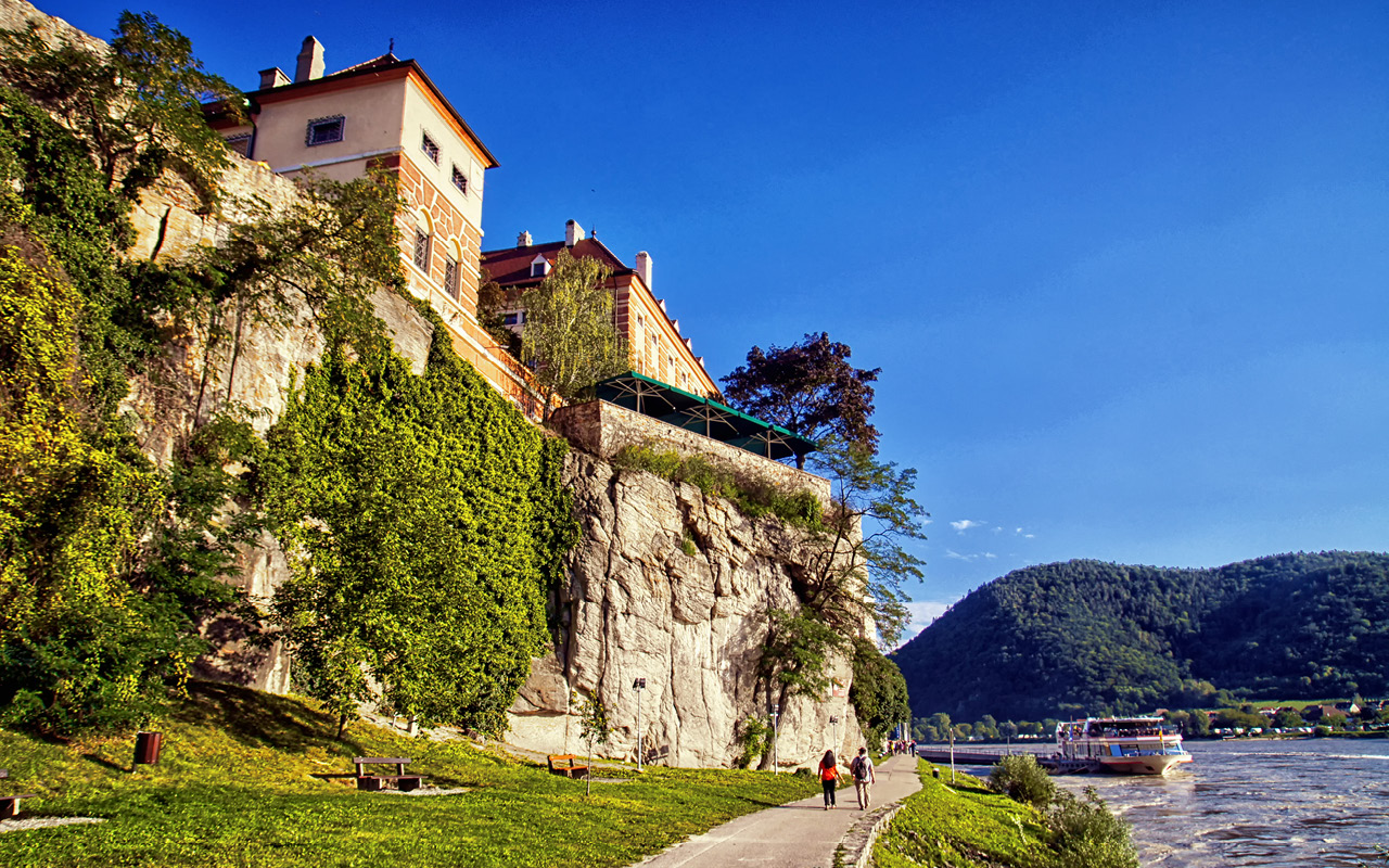 KREMS AUSTRIA CRUCEROS DANUBIO CRUCEROS WACHAU DANUBE CRUISES #Cruises #DanubeCruises #Krems